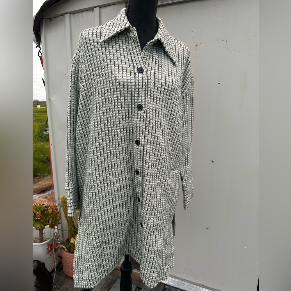 CLUB MONACO WOMENS LARGE Stylish Black and White Checkered Cardigan